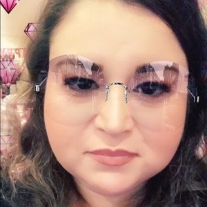 Meet your Posher, Holly